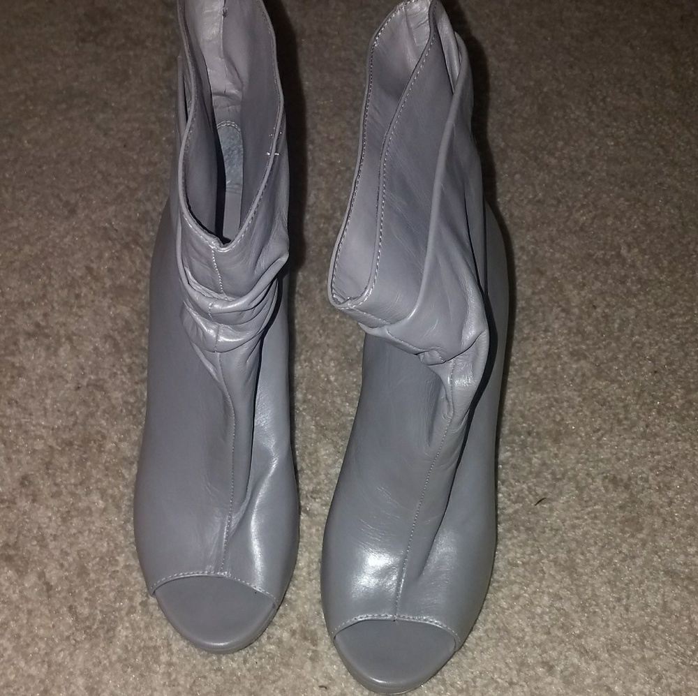 New worn BCBG booties - Picture 3 of 7